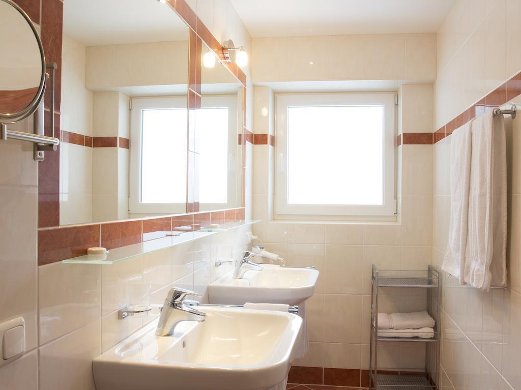 Antares Am See Maurach  Room photo